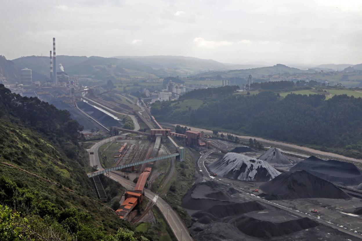 Parque de carbones de la térmica de Aboño. 