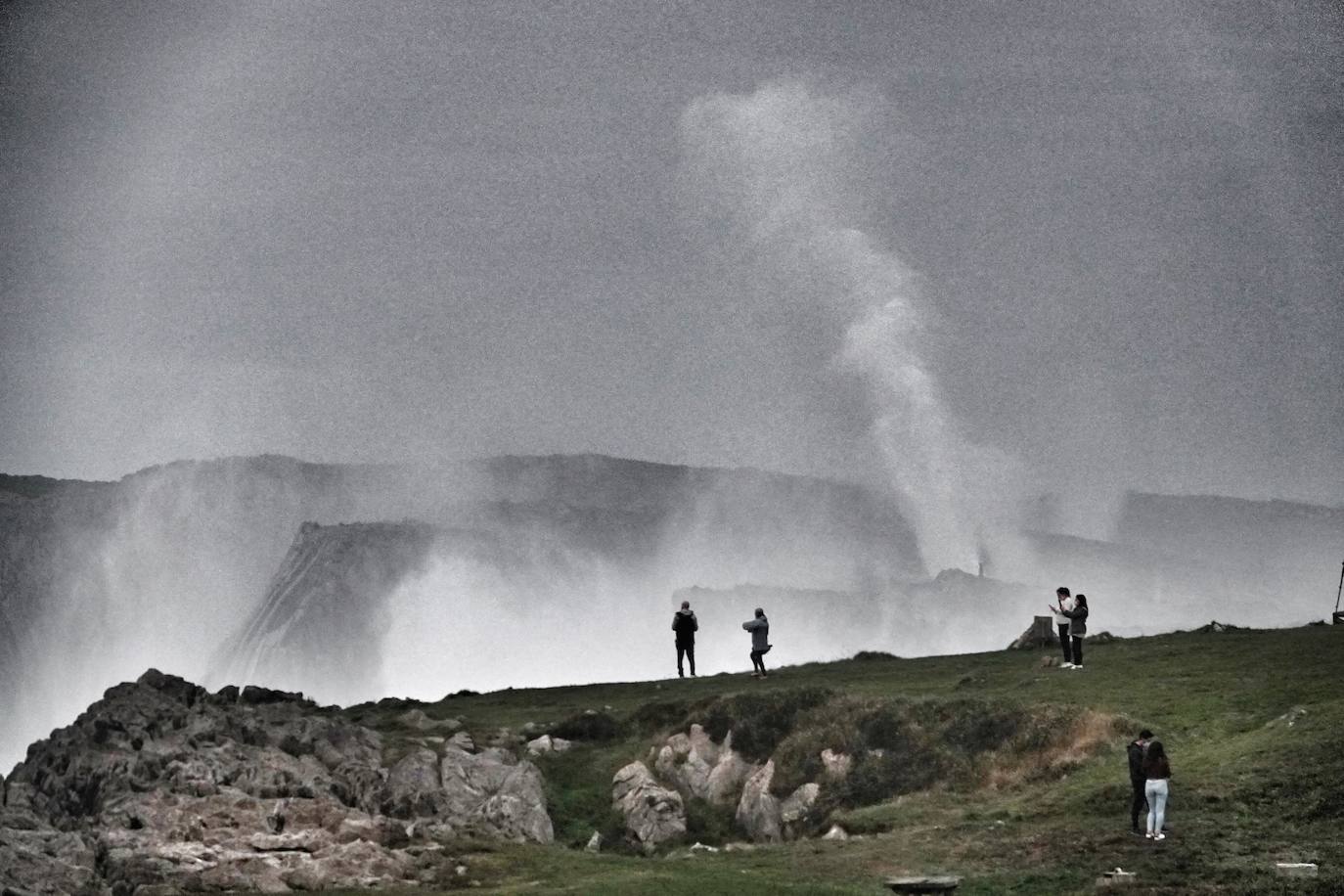 Fotos: Las espectaculares olas que azotaron la costa asturiana