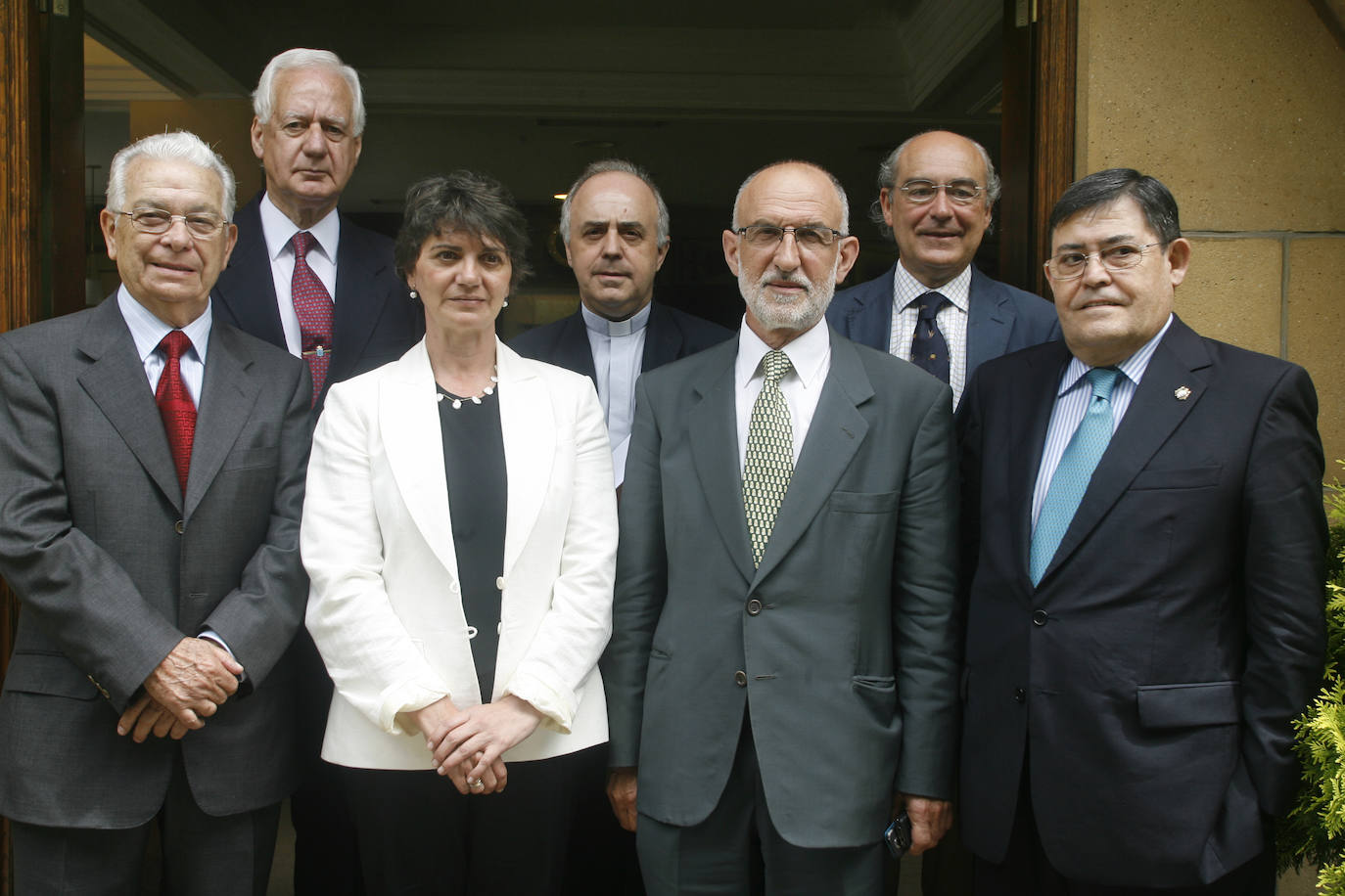 José Antonio Hevia Corte ha fallecido este jueves a los 88 años. Fue socio de Esmena, fundador de Ideas en Metal y presidente de honor de Esnova Racks. También fue relevante su actividad como mecenas y benefactor del Ateneo Jovellanos de Gijón. Precisamente, esta entidad (a la que donó su biblioteca de arte e historia de Asturias) le rindió tributo hace tres años por su entrega a la ciudad, que le homenajea con una calle. 