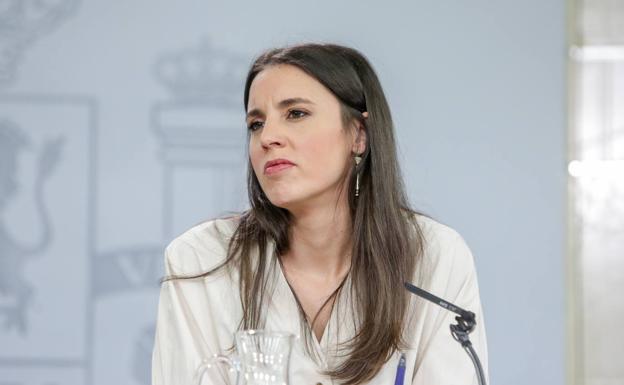 En la imagen, la ministra de Igualdad Irene Montero. / En el vídeo, La portavoz del grupo parlamentario popular, Cuca Gamarra, carga contra Montero por sus palabras sobre Teresa Rodríguez. 