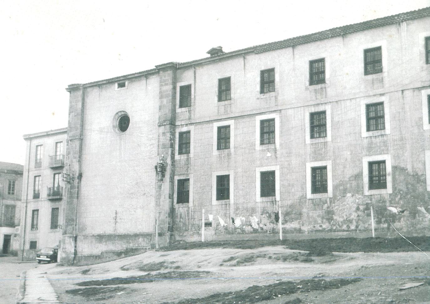 El histórico edificio de Tabacalera en Gijón, de 6.900 metros cuadrados y cinco plantas, será recuperado para usos culturales. Será una nueva etapa para un emblemático inmueble que fue también iglesia y vicaría.