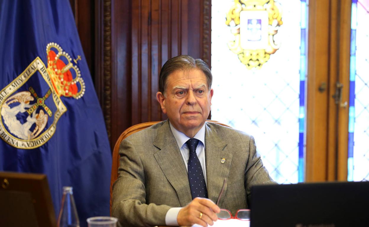 Alfredo Canteli, alcalde de Oviedo, en su despacho. 