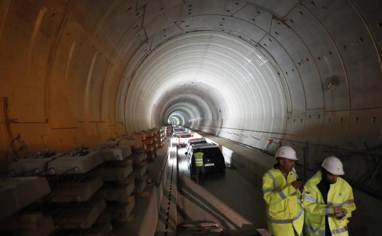 Vista interior de uno de los túneles de la variante de Pajares. 