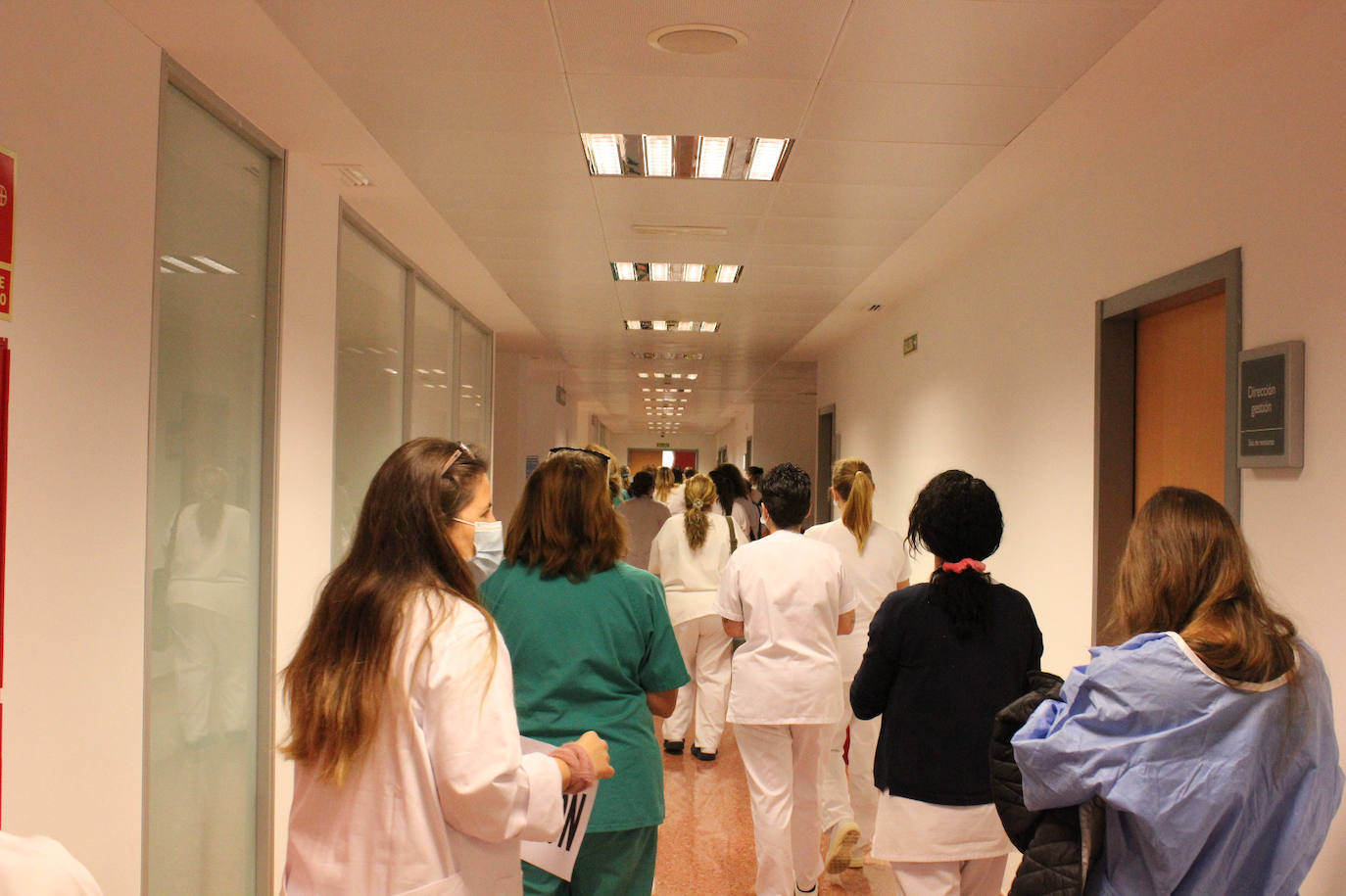 El personal de Cabueñes reclama la dimisión de la gerencia y de la dirección del hospital en una nueva protesta 