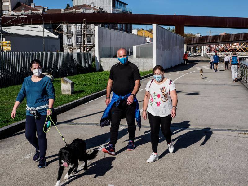 El buen tiempo se impone a las restricciones y anima a los asturianos a salir a la calle