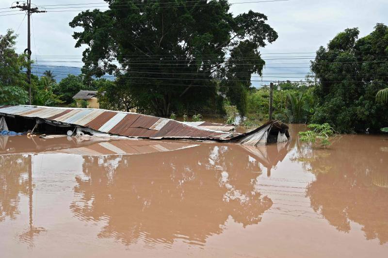 El ciclón Eta deja alrededor de 150 fallecidos o desaparecidos tras su paso por la zona norte de Guatemala. Un deslizamiento de tierras enterró unas 150 viviendas en Quejá, en el municipio de San Cristóbal Verapaz.