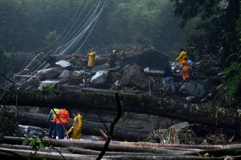 El ciclón Eta deja alrededor de 150 fallecidos o desaparecidos tras su paso por la zona norte de Guatemala. Un deslizamiento de tierras enterró unas 150 viviendas en Quejá, en el municipio de San Cristóbal Verapaz.