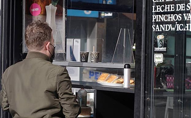 Otea denuncia que la Policía está prohibiendo la venta de pinchos y cafés «sin ningún criterio»