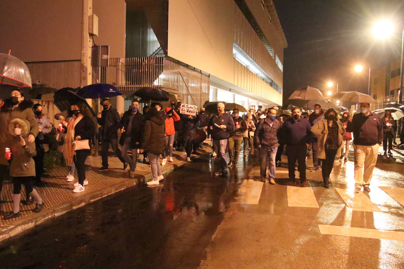 Comerciantes, vecinos y políticos en la oposición del Ayuntamiento de Siero se unieron para reivindicar ayudas a corto plazo para los sectores afectados por la crisis