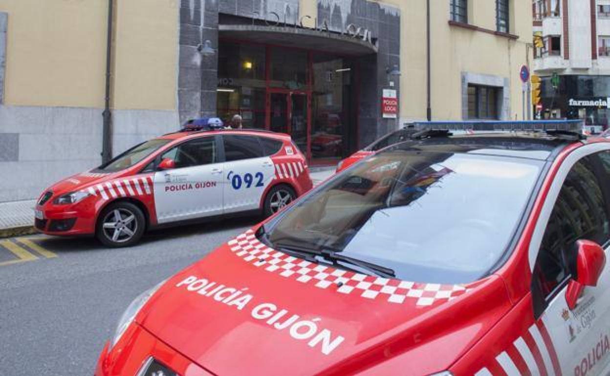 La Policía Local de Gijón denuncia a diez personas por participar en botellones