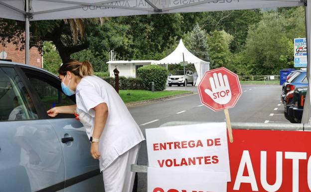 El agravamiento de la crisis obliga al Principado a aplazar la decisión sobre la reapertura del pequeño comercio