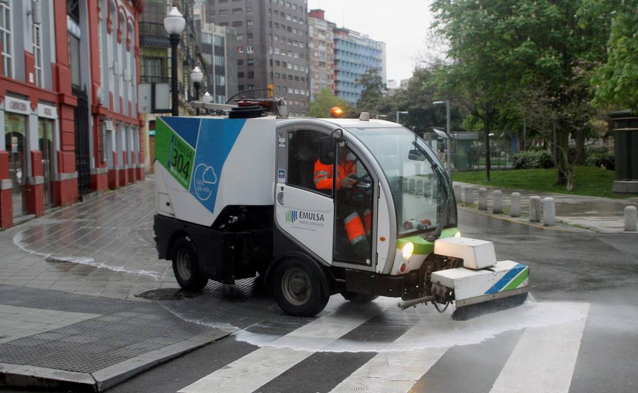 Un vehículo de Emulsa, en una imagen de archivo 