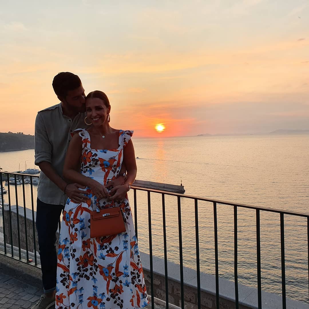 La pareja posa durante su viaje al sur de Italia. 