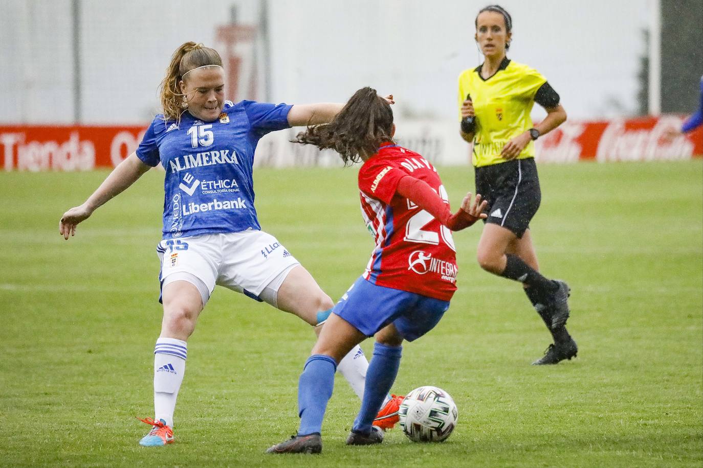 El derbi femenino celebrado este domingo en Mareo entre el Sporting y el Oviedo se saldó con un empate (1-1).