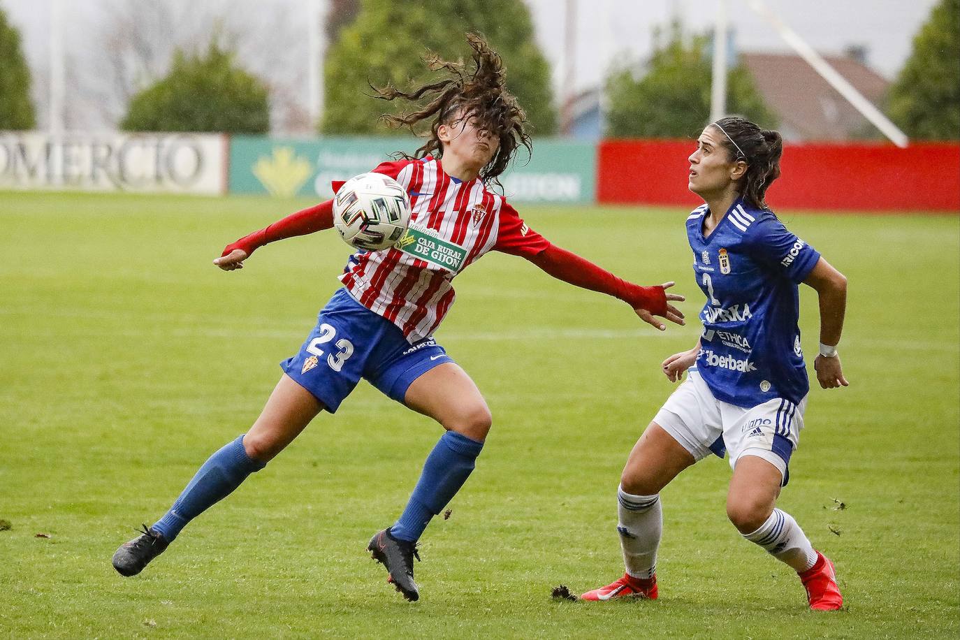 El derbi femenino celebrado este domingo en Mareo entre el Sporting y el Oviedo se saldó con un empate (1-1).