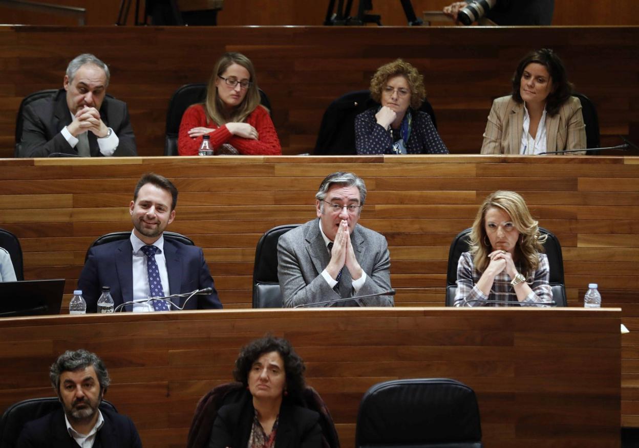 Pablo González, abajo a la izquierda, y Beatriz Polledo, arriba a la derecha, son dos de los diputados con más iniciativas registradas. 