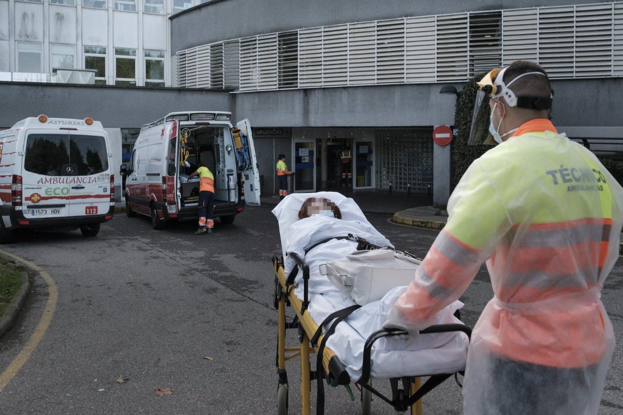Una paciente es trasladada al Hospital de Cabueñes. 