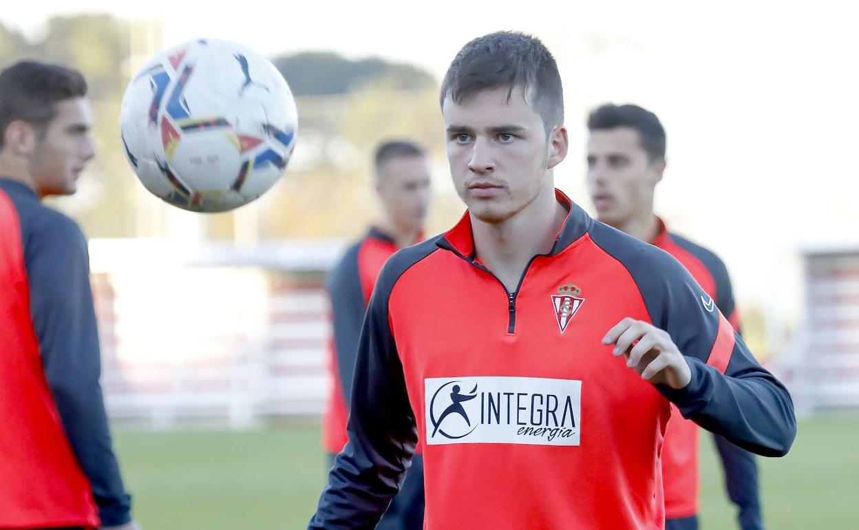 Guille Rosas, en un entrenamiento del Sporting 