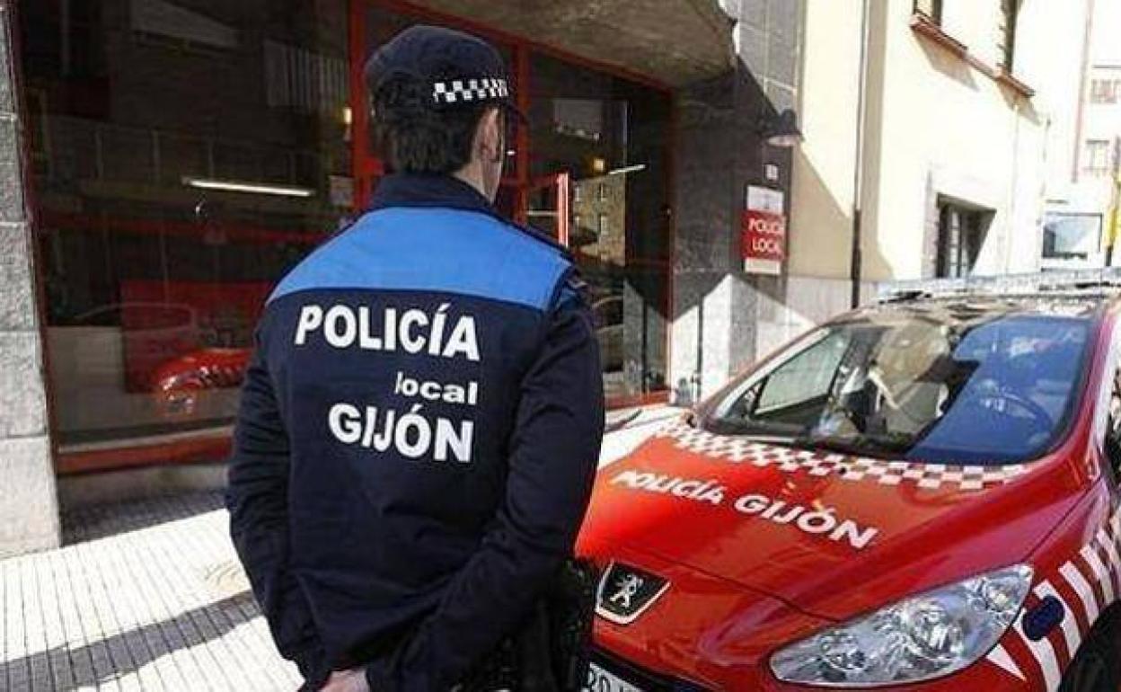 La Policía Local de Gijón denuncia a siete personas por incumplir el toque de queda