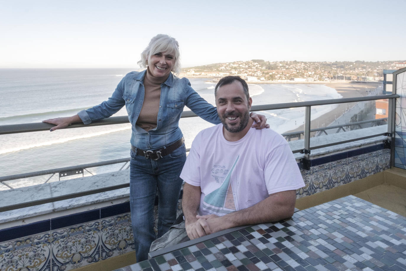 Tanto la casa como el acceso a la terraza se han acomodado para el desplazamiento en silla de ruedas.