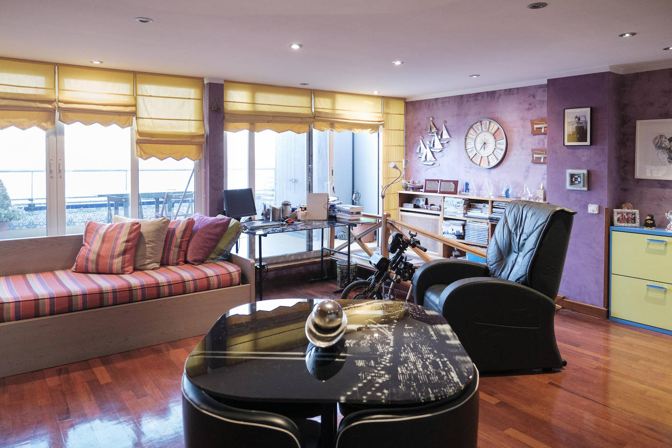 Tanto la casa como el acceso a la terraza se han acomodado para el desplazamiento en silla de ruedas.