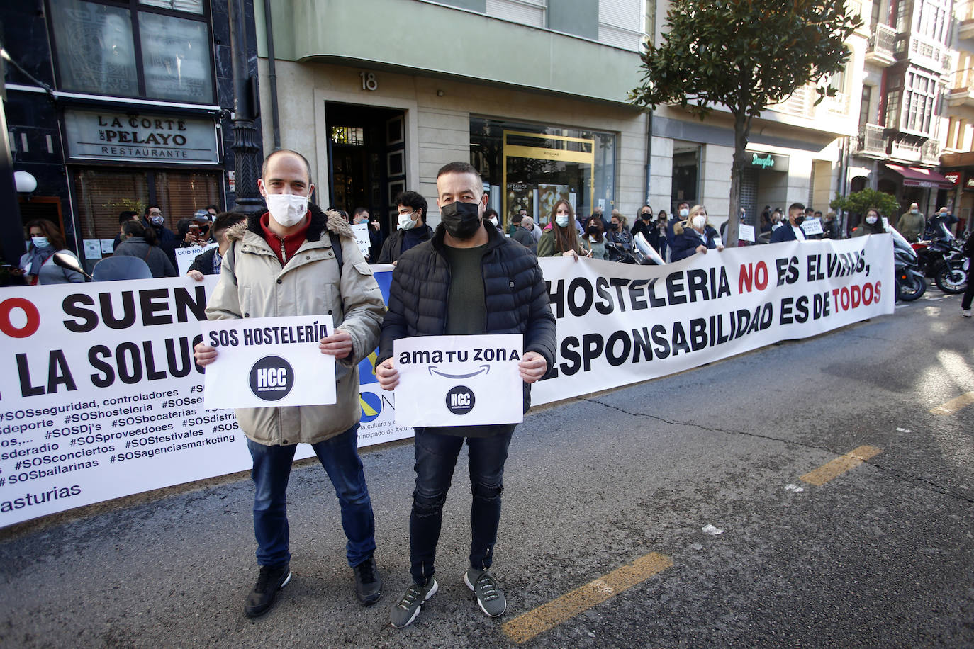 Los hosteleros se concentran ante la Junta General del Principado