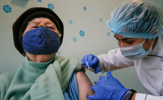 Galicia abre la puerta a multar a quienes se nieguen a recibir la vacuna 
