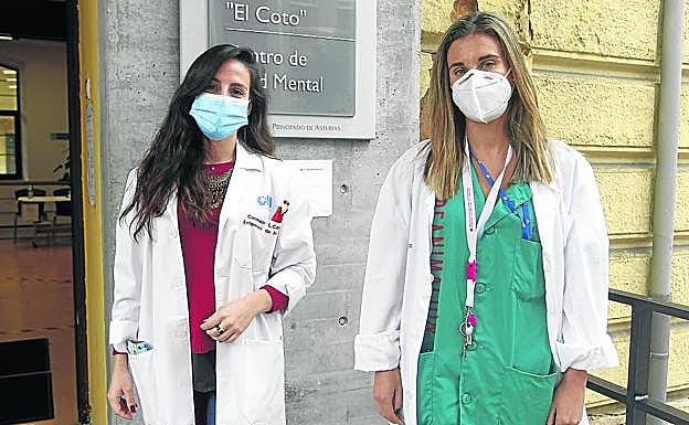 Carmen López y Sara Menéndez son enfermeras en El Coto, en Gijón. 