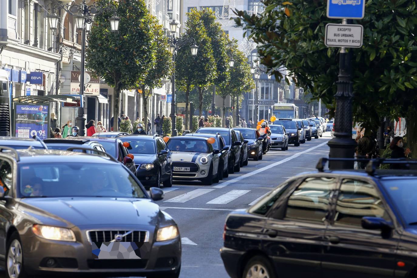 Protestan contra «el control político de la educación» y «los recortes en la libertad de enseñanza»
