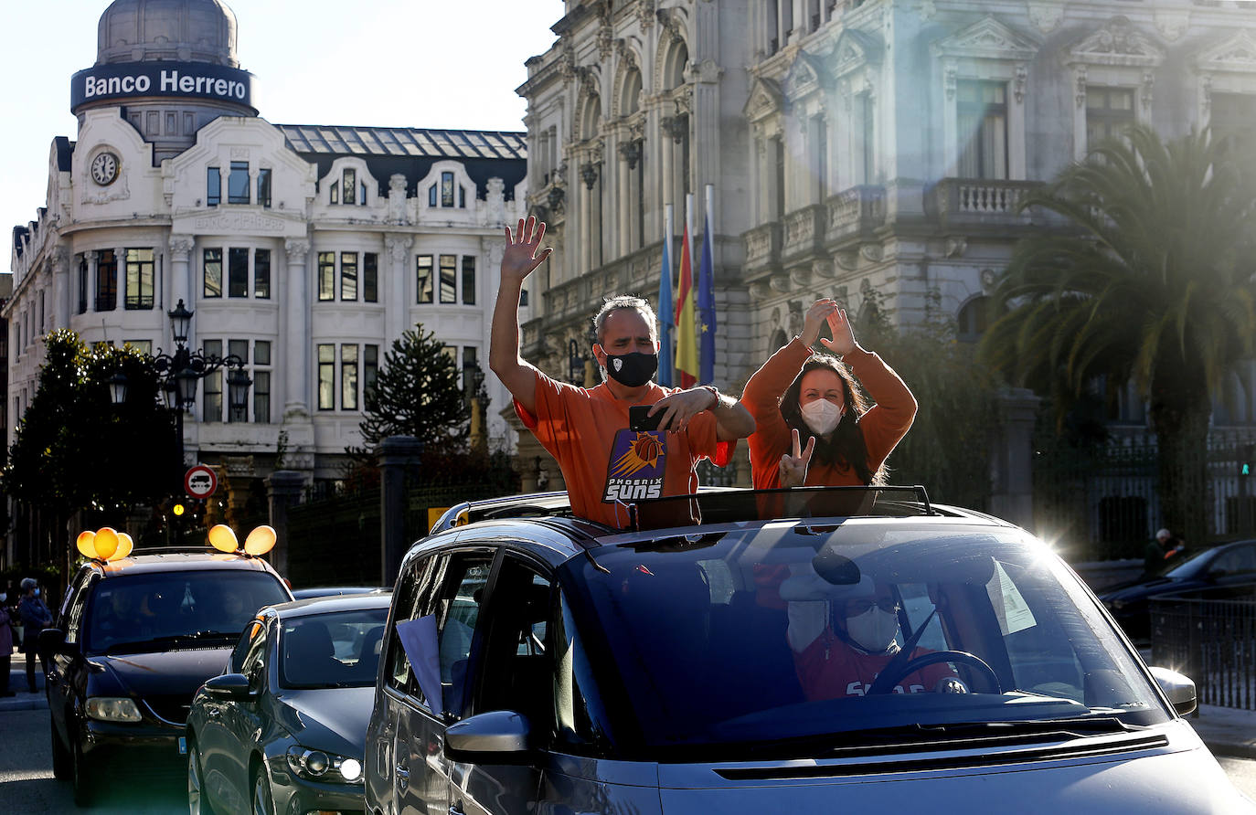 Protestan contra «el control político de la educación» y «los recortes en la libertad de enseñanza»