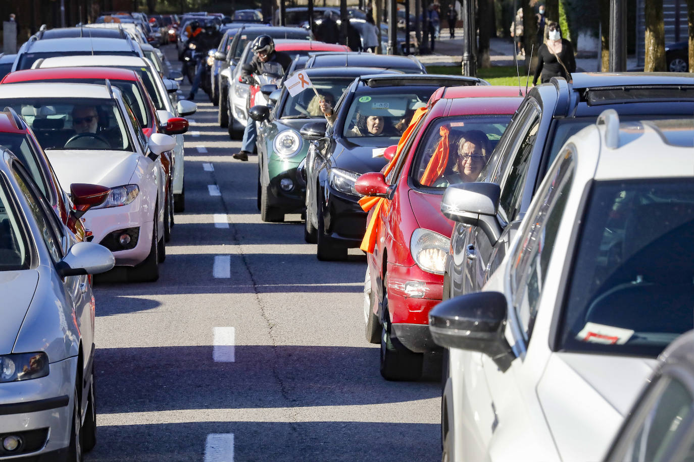 Protestan contra «el control político de la educación» y «los recortes en la libertad de enseñanza»