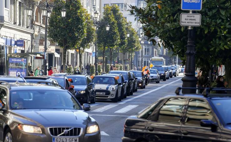 La enseñanza concertada saca a las calles de Oviedo y Gijón su protesta contra la 'ley Celaá'