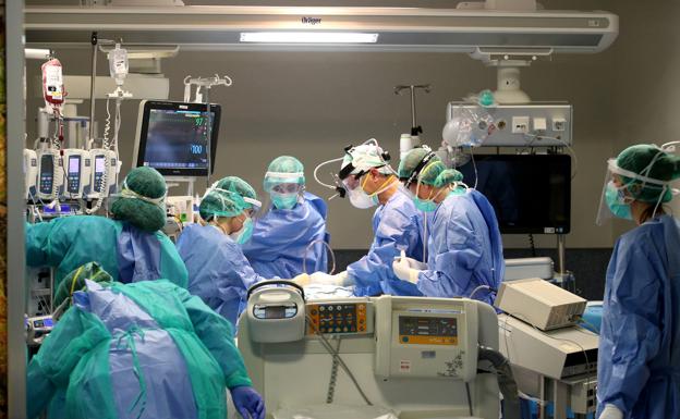 Coronavirus | Asturias mejora las cifras, pero mantiene elevada la presión hospitalaria