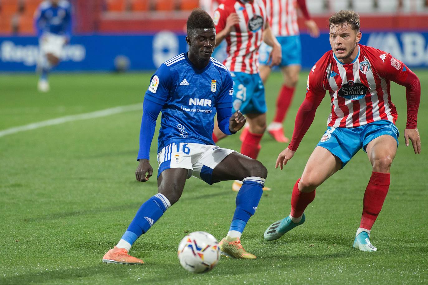 El partido en imágenes entre el Lugo y el Real Oviedo en el Anxo Carro celebrado este martes. 
