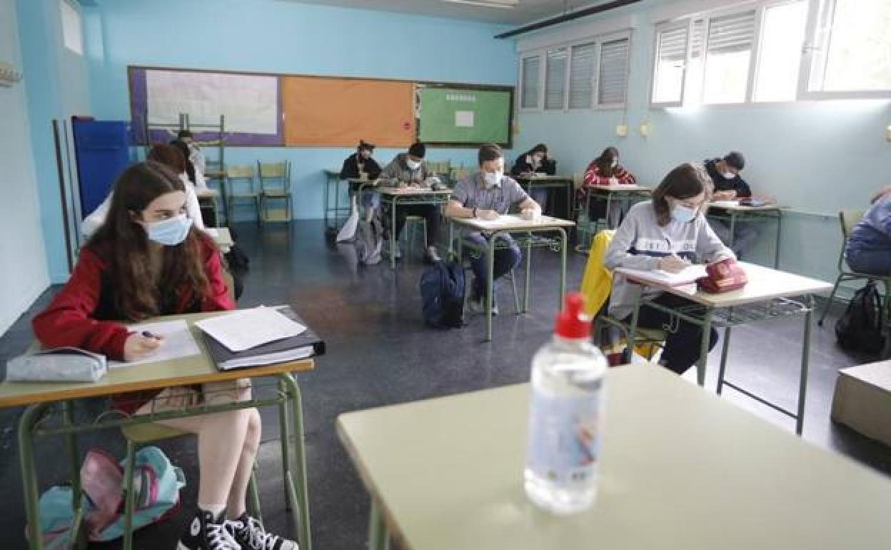 Coronavirus en Asturias | Educación descarta acabar con la semipresencialidad en Secundaria