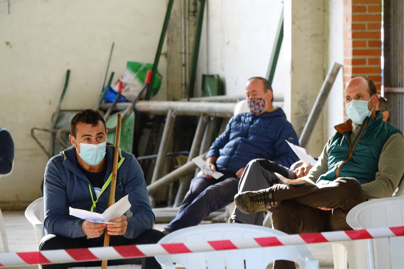 'Babiano', llegado desde León, fue el ejemplar más cotizado y finalmente se lo llevó a Llueves el ganadero cangués Máximo Sánchez por 1.950 euros