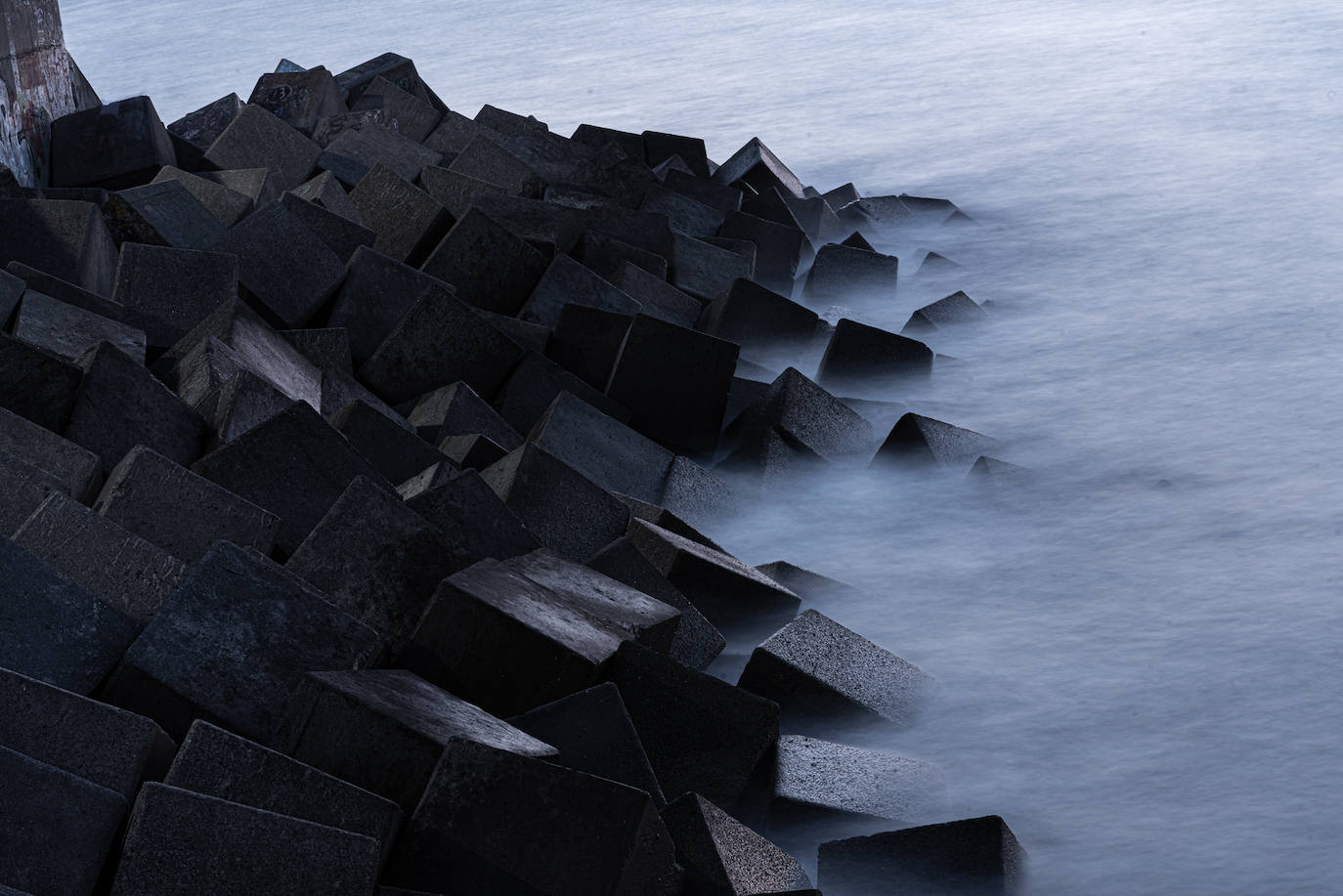 Estas cien imágenes son una selección de las fotografías captadas por los asturianos a lo largo de este año y que optaron a formar parte del calendario 'Escenas de Asturias', el concurso convocado por EL COMERCIO con el patrocinio del grupo El Gaitero. 