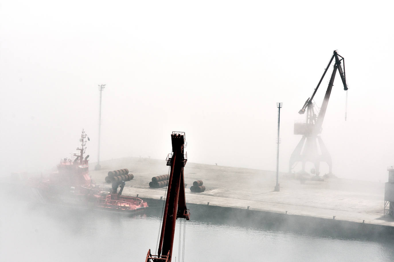 Estas cien imágenes son una selección de las fotografías captadas por los asturianos a lo largo de este año y que optaron a formar parte del calendario 'Escenas de Asturias', el concurso convocado por EL COMERCIO con el patrocinio del grupo El Gaitero. 