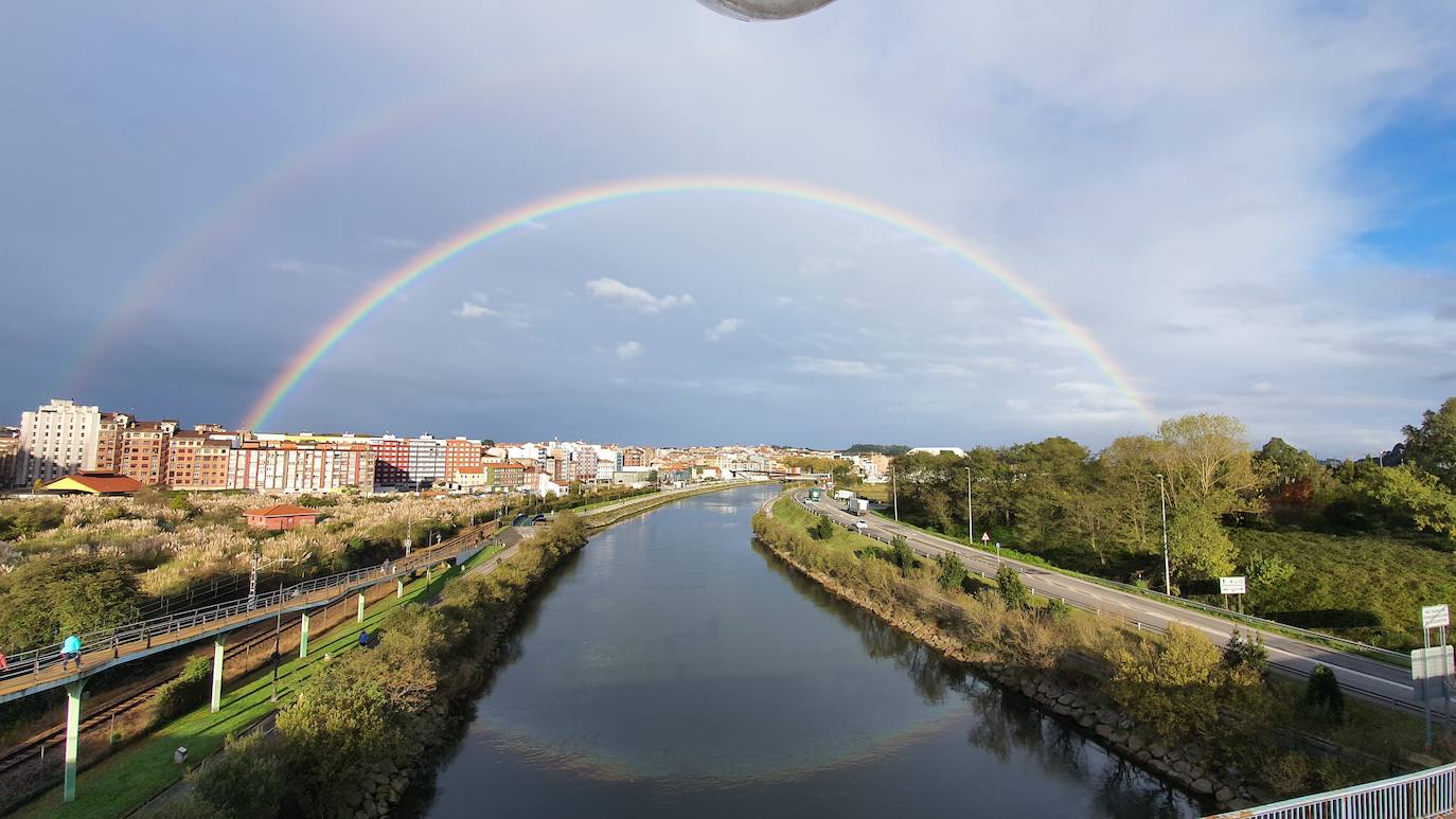 Estas cien imágenes son una selección de las fotografías captadas por los asturianos a lo largo de este año y que optaron a formar parte del calendario 'Escenas de Asturias', el concurso convocado por EL COMERCIO con el patrocinio del grupo El Gaitero. 