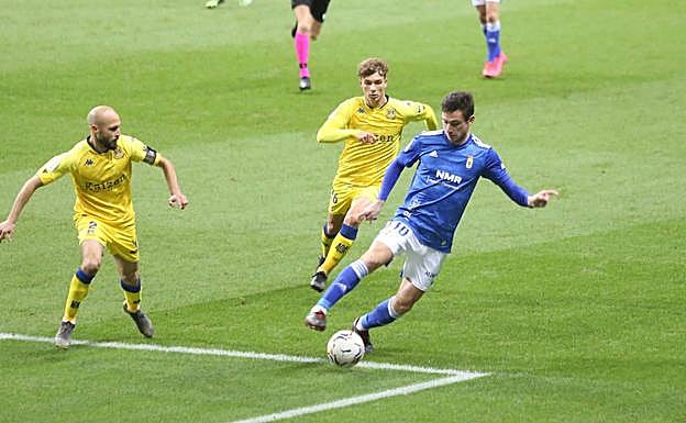 El Oviedo salva un punto al final