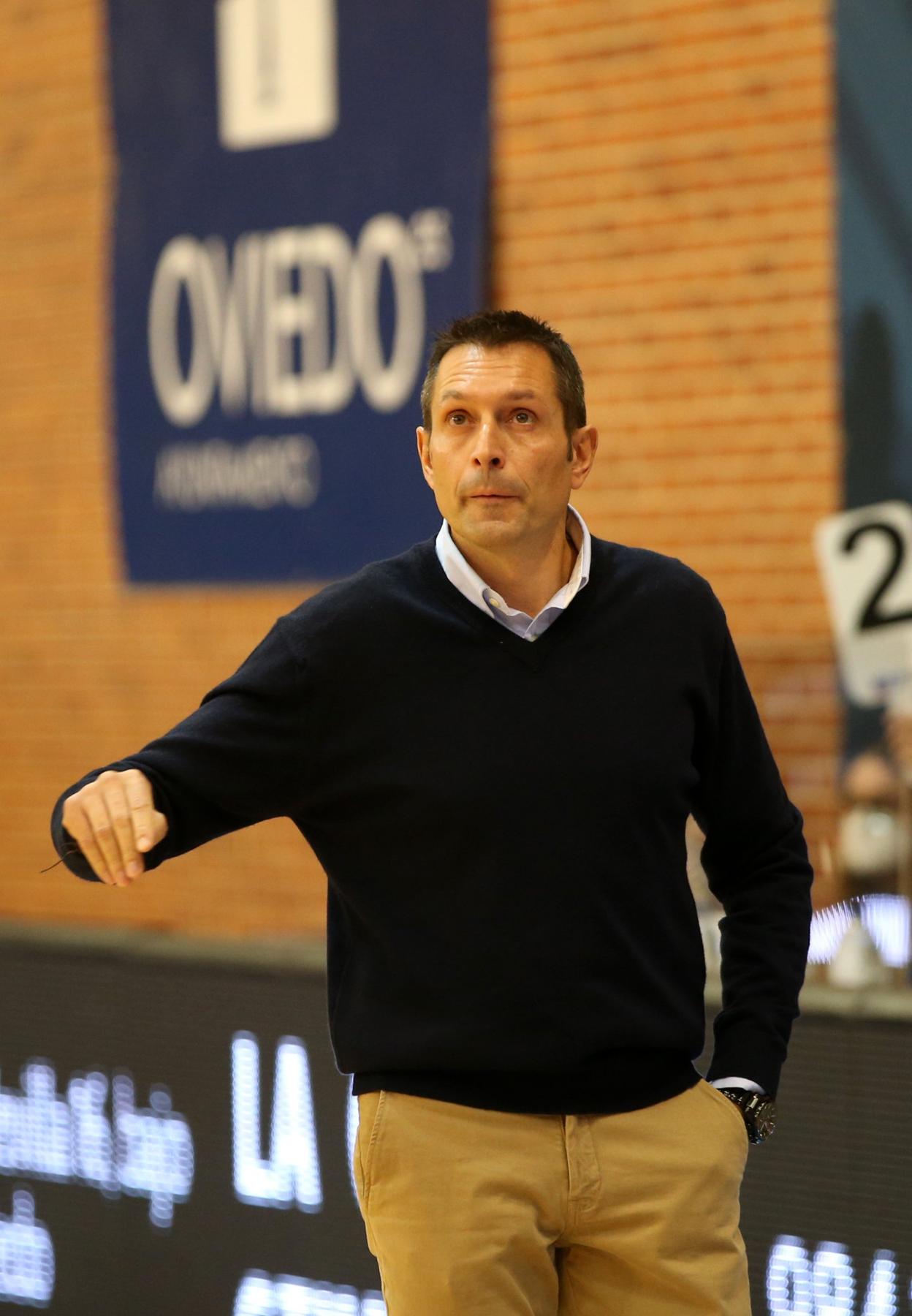 El técnico Natxo Lezkano, durante uno de los encuentros. 