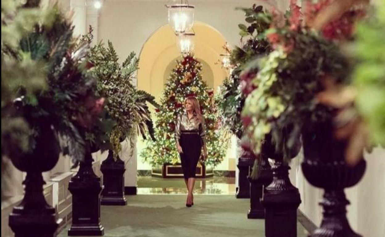 El look de Melania Trump para presentar su última decoración navideña