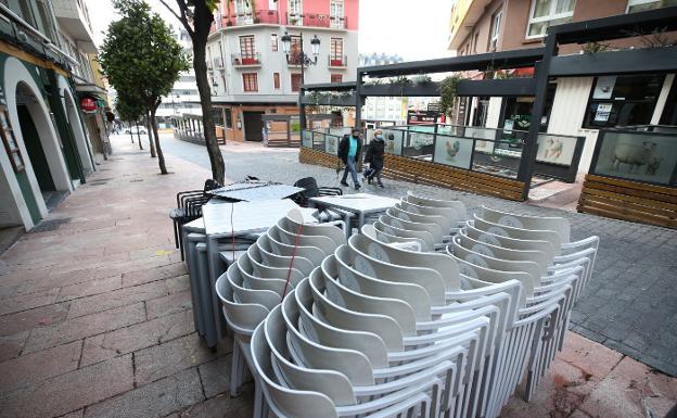 Coronavirus en Asturias | La patronal hostelera alerta de que si siguen cerrados «la tensión en la calle crecerá»
