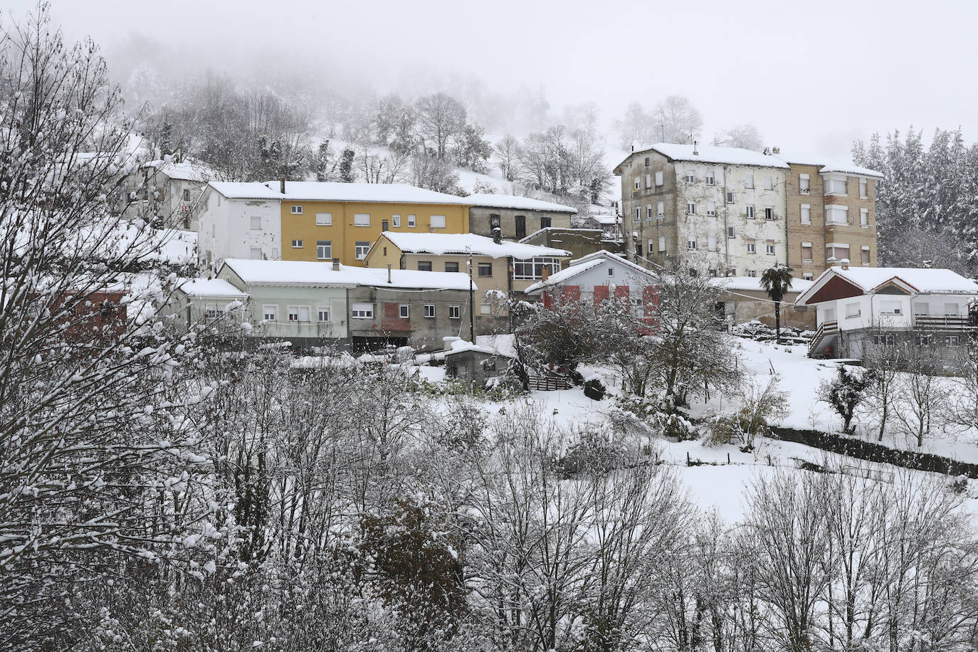 Copiosas nevadas, fuertes rachas de viento y oleaje en la primera borrasca invernal