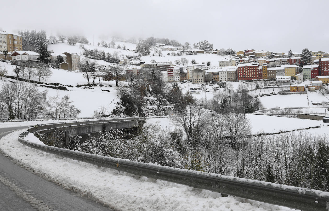 Copiosas nevadas, fuertes rachas de viento y oleaje en la primera borrasca invernal