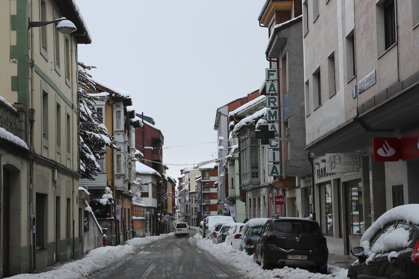 Copiosas nevadas, fuertes rachas de viento y oleaje en la primera borrasca invernal