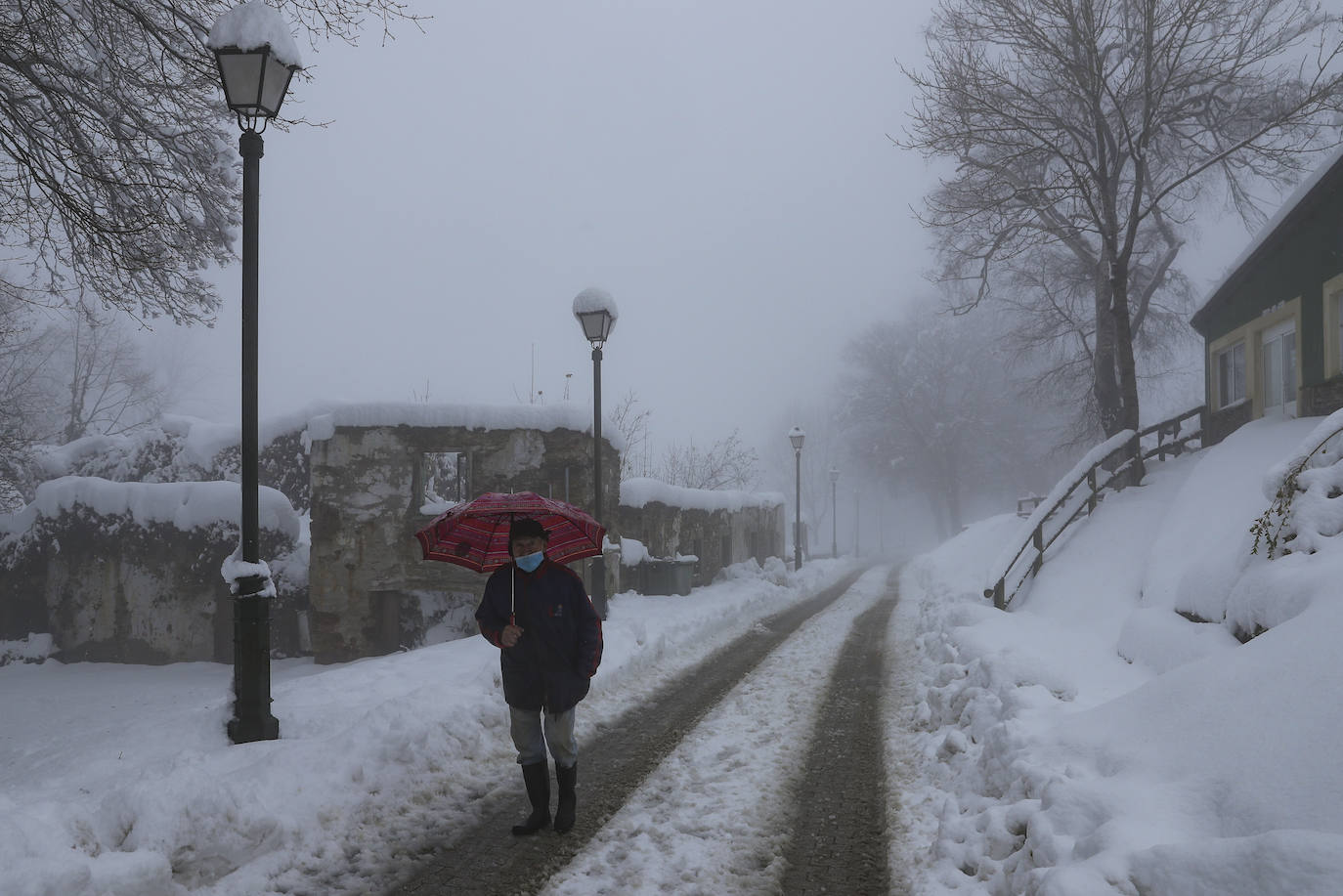 Copiosas nevadas, fuertes rachas de viento y oleaje en la primera borrasca invernal
