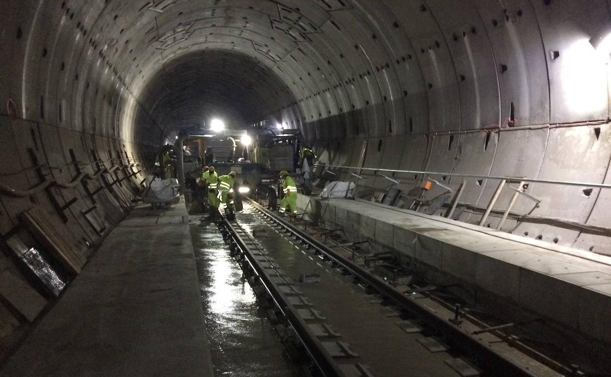 Finaliza el montaje de 50 kilómetros de vía en los túneles de Pajares