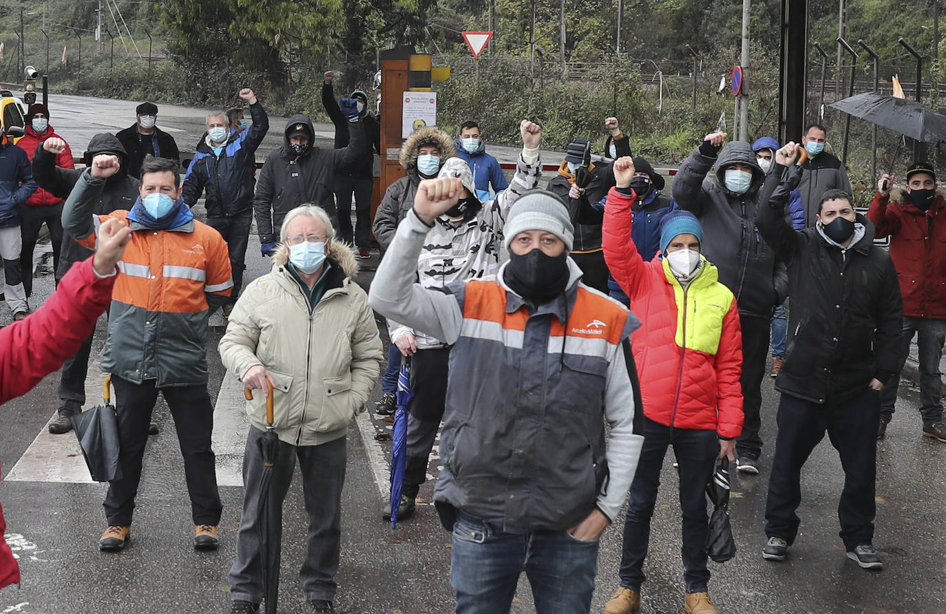 Fotos: Nueva jornada de reunión y asambleas en Arcelor