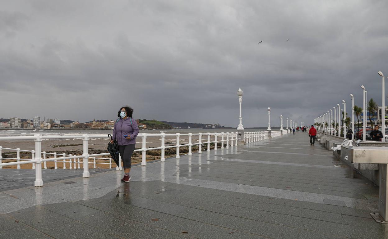 La borrasca Ernest pone en alerta a Asturias